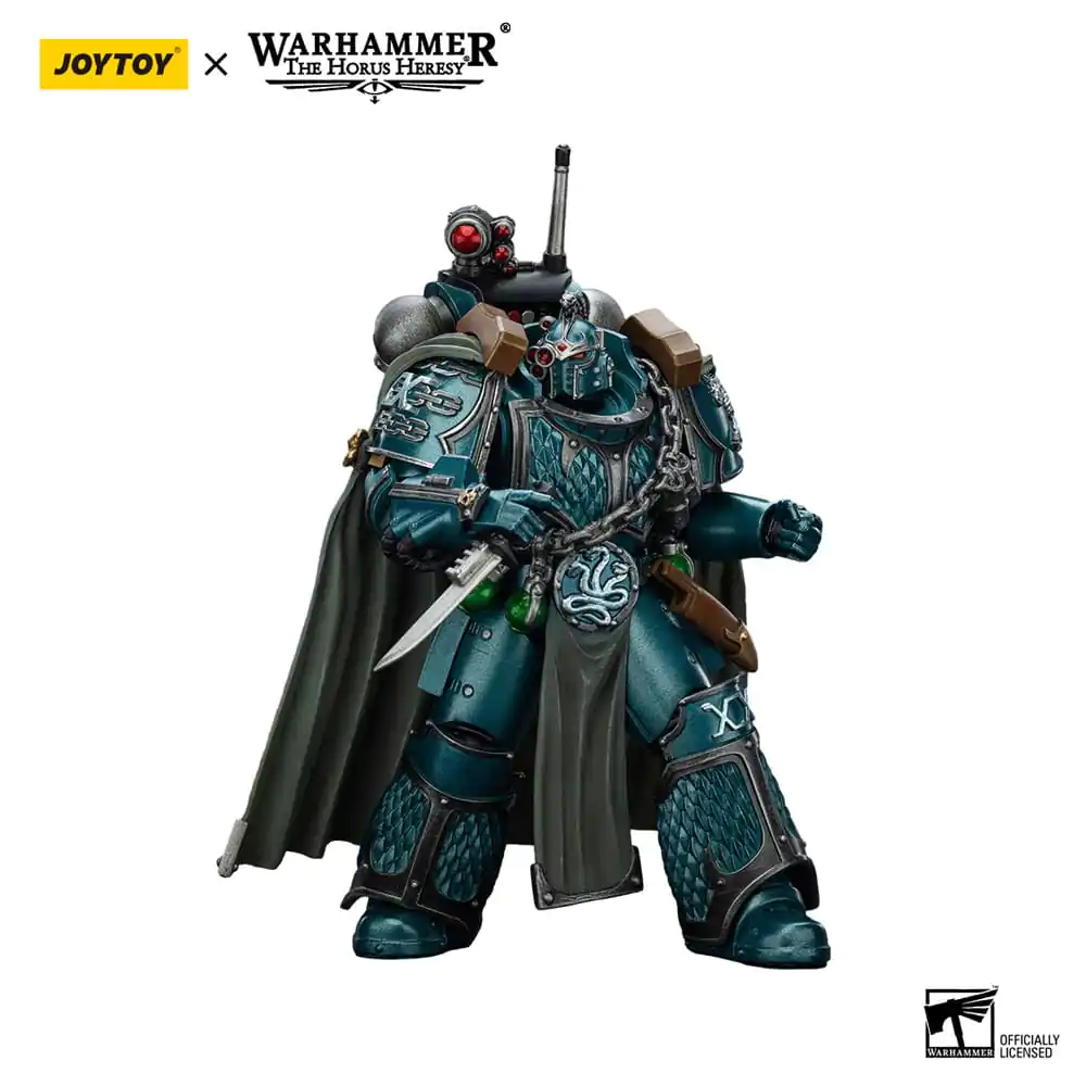 Warhammer The Horus Heresy Action Figur Alpha Legion Exodus The One who is Many Mit Scharfschützengewehr Und Power Dolch 20 cm Produktfoto