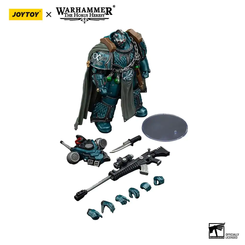 Warhammer The Horus Heresy Action Figur Alpha Legion Exodus The One who is Many Mit Scharfschützengewehr Und Power Dolch 20 cm Produktfoto