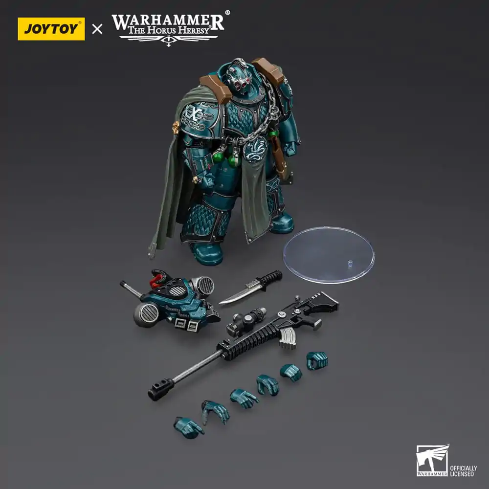 Warhammer The Horus Heresy Action Figur Alpha Legion Exodus The One who is Many Mit Scharfschützengewehr Und Power Dolch 20 cm Produktfoto