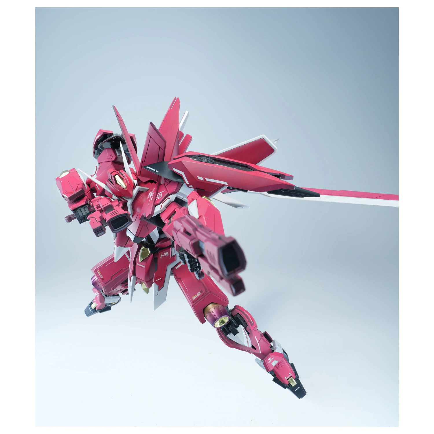 X-PLAY J-20 Cang Wei Crimson Flowing Gold Modellbausatz 21cm Produktfoto