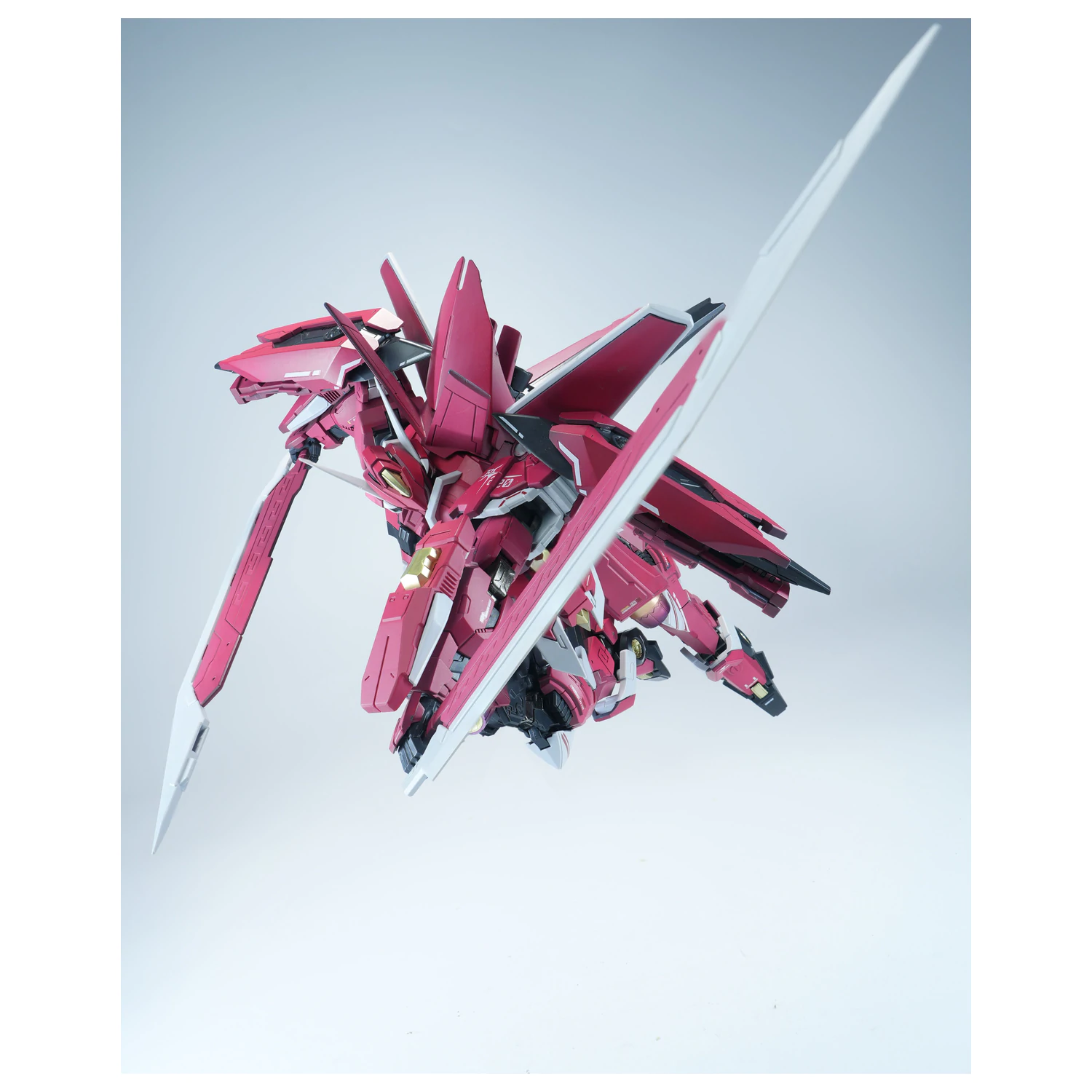 X-PLAY J-20 Cang Wei Crimson Flowing Gold Modellbausatz 21cm Produktfoto