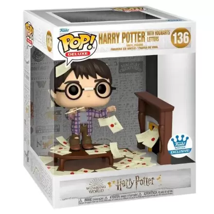 POP Figur Deluxe Harry Potter Anniversary Harry Potter with Hogwarts Letters Exclusive termékfotója