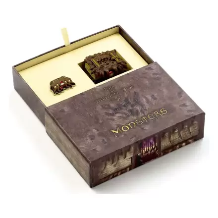 Harry Potter: Monster Buch Schlüsselanhänger und Anstecknadel Geschenkset Produktfoto