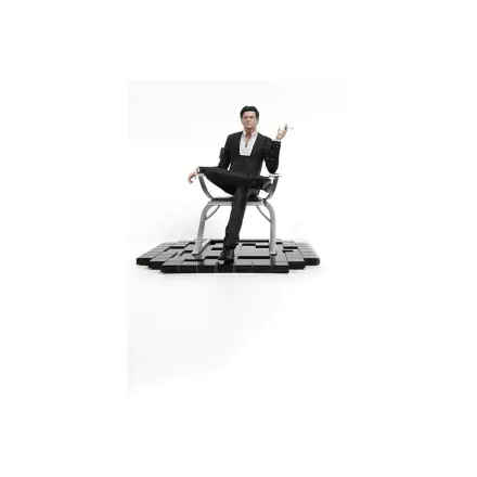 Mass Effect PVC Statue Illusive Man 20 cm Produktfoto