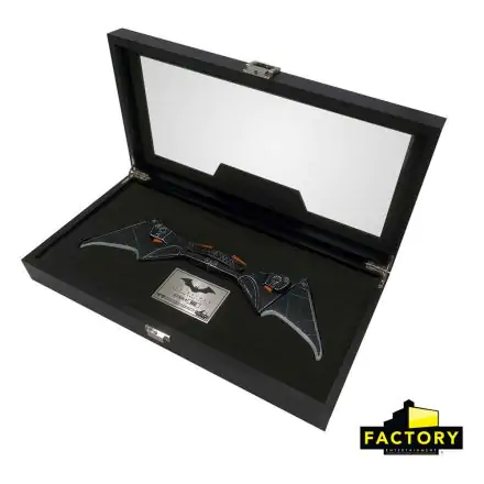 The Batman Prop Replik 1/1 Batarang Limited Edition 36 cm termékfotója